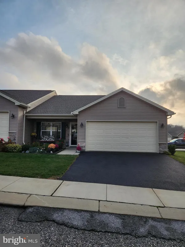 Property Slideshow image 1 of 1 | 227 jutland way, Red Lion, PA, 17356