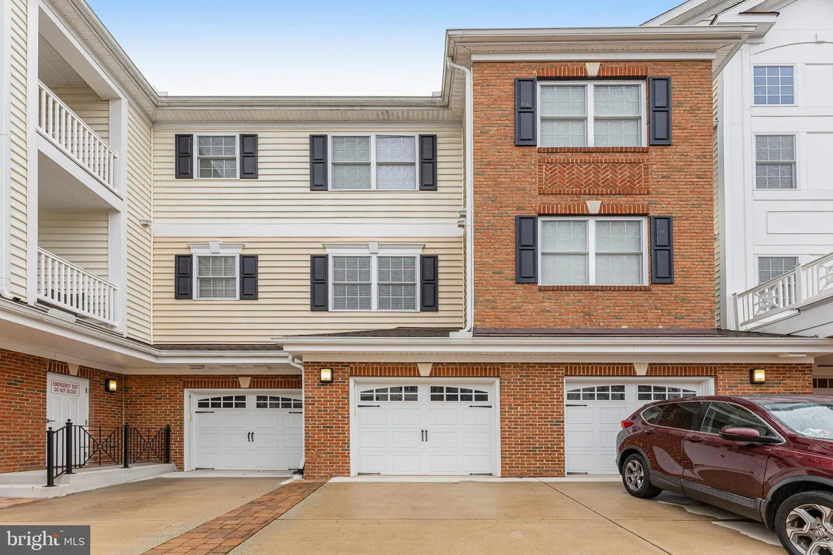Property Slideshow image 1 of 54 | 15110 heather mill ln apt 201, Haymarket, VA, 20169