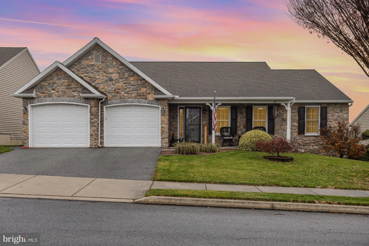 Property Slideshow image 1 of 33 | 714 heather rdg, Manheim, PA, 17545