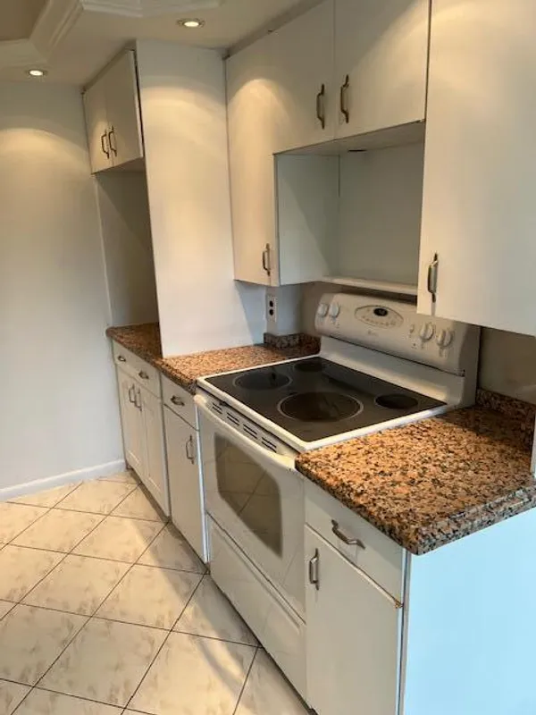 Property Slideshow image 1 of 14 | 2085 newport s # 2085, Deerfield Beach, FL, 33442