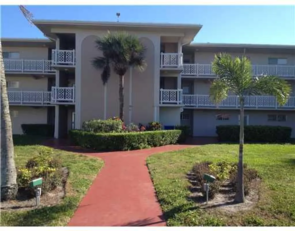 Property Slideshow image 1 of 26 | 2682 garden dr 101, Lake Worth, FL, 33461