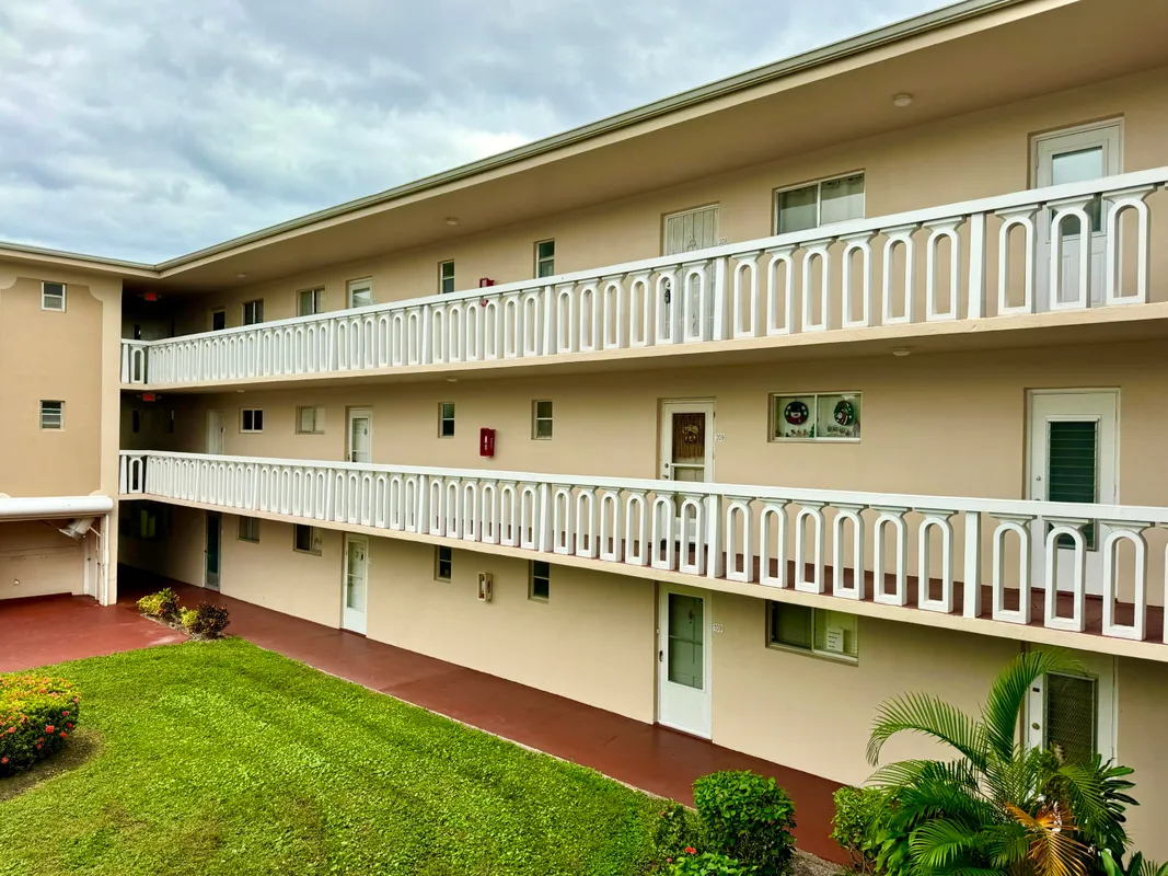 Property Slideshow image 1 of 15 | 2581 garden dr 309, Lake Worth, FL, 33461