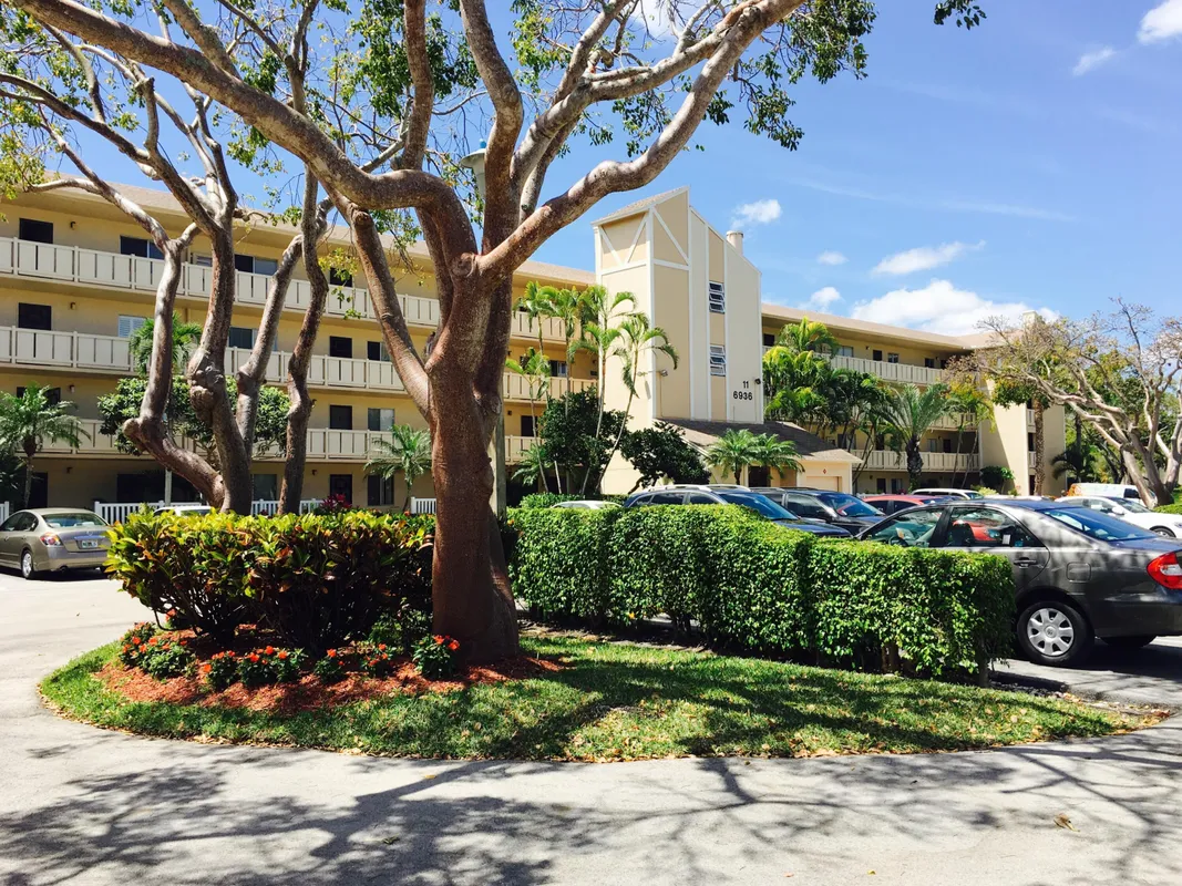 Property Slideshow image 1 of 41 | 6936 huntington ln 405, Delray Beach, FL, 33446