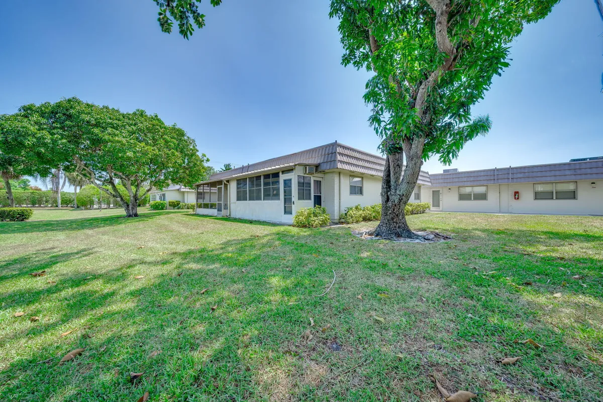 Property Slideshow image 1 of 35 | 8 valencia a, Delray Beach, FL, 33446