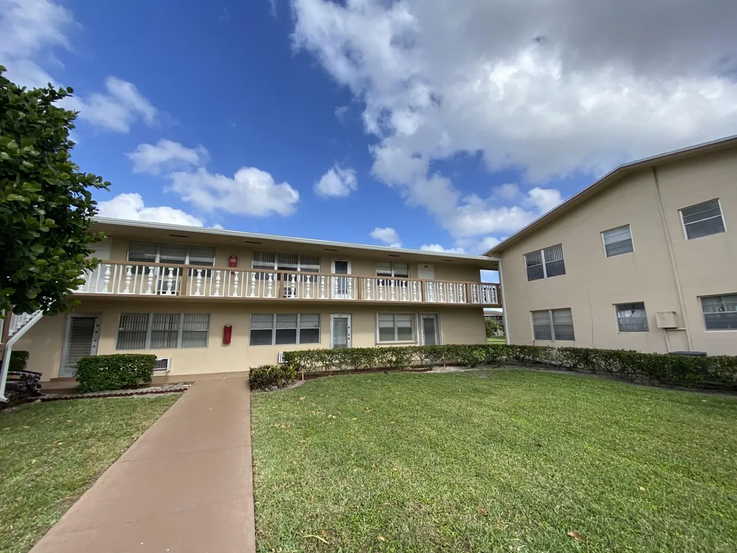 Property Slideshow image 1 of 32 | 224 chatham k, West Palm Beach, FL, 33417