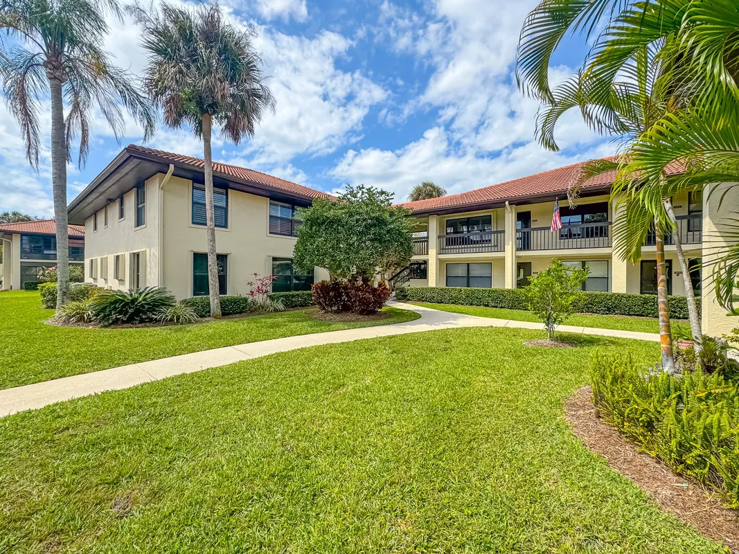 Property Slideshow image 1 of 31 | 331 sw south river dr 107, Stuart, FL, 34997