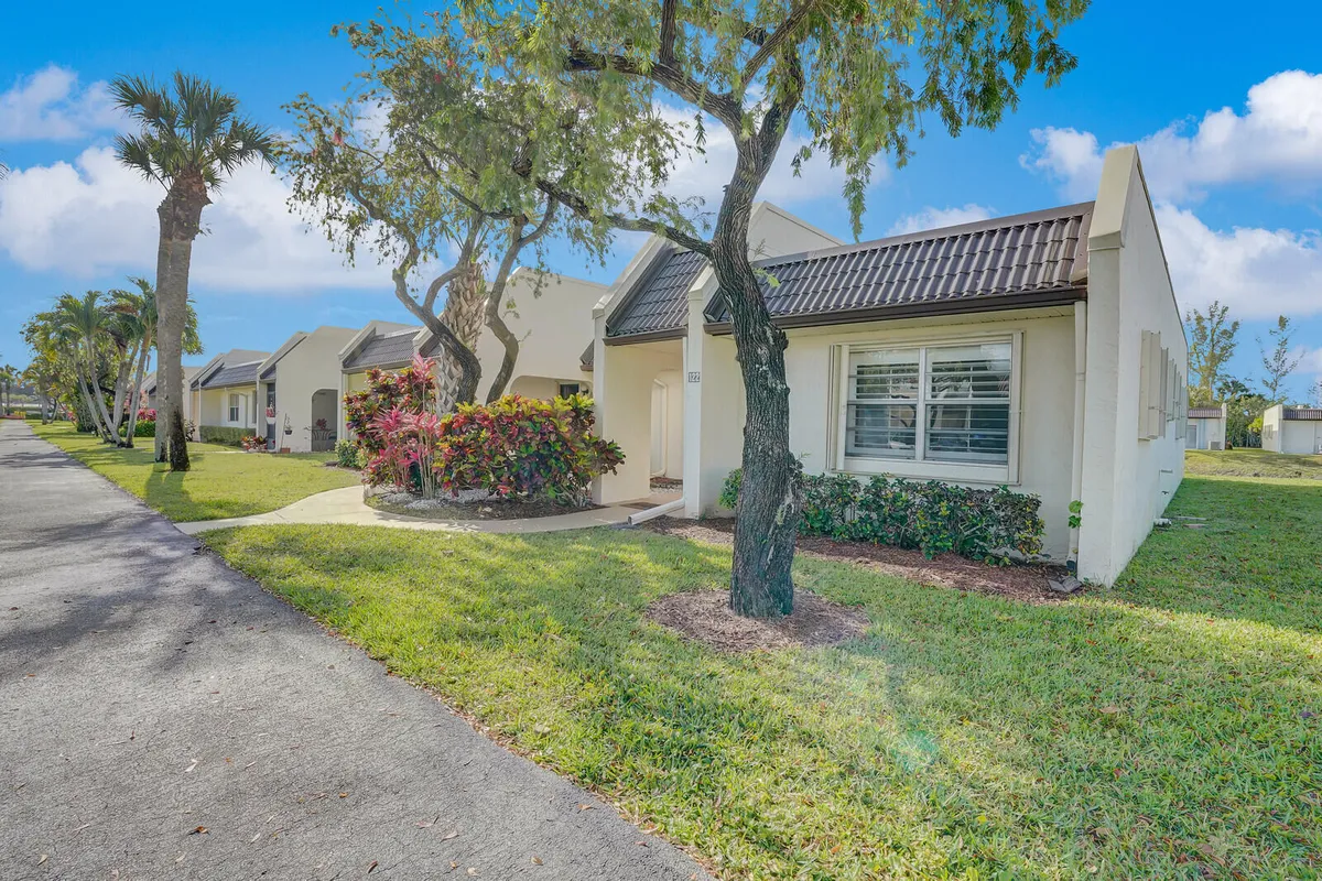 Property Slideshow image 1 of 45 | 122 lake rebecca dr, West Palm Beach, FL, 33411