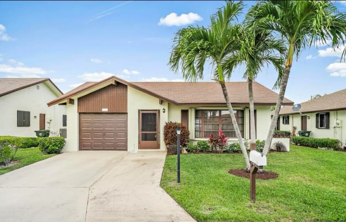 Property Slideshow image 1 of 15 | 6089 glentree ln, Greenacres, FL, 33463