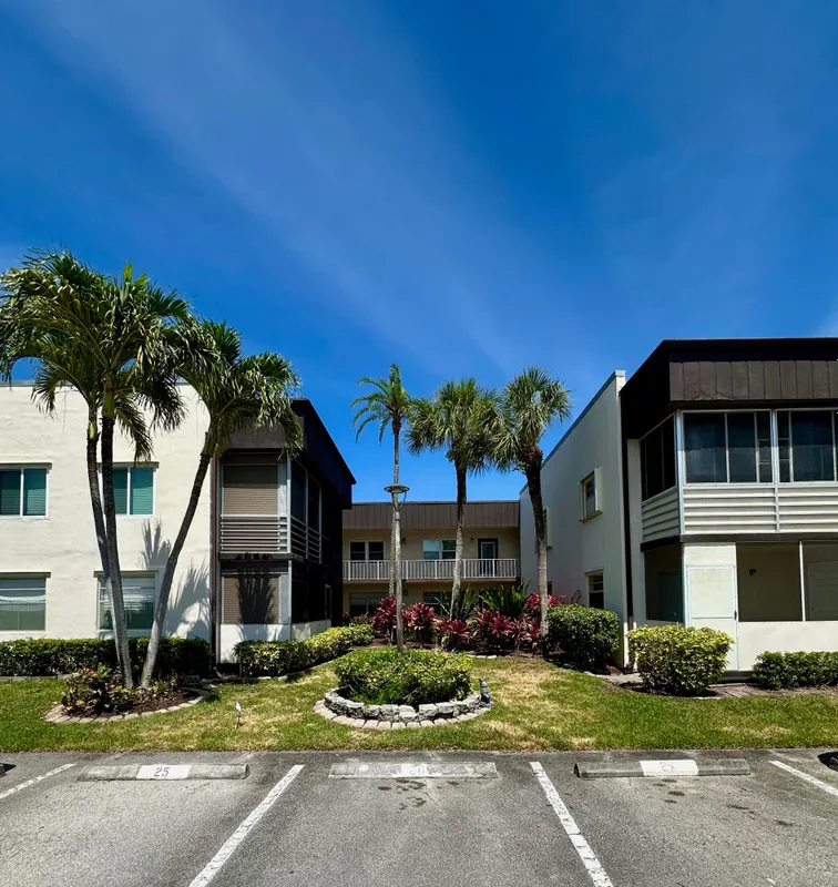 Property Slideshow image 1 of 31 | 446 burgundy j # 446, Delray Beach, FL, 33484