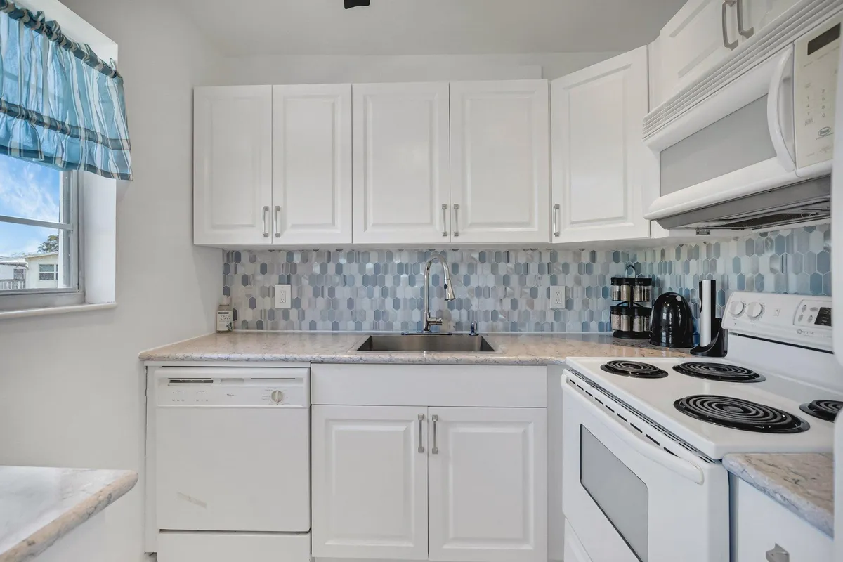 Property Slideshow image 1 of 84 | 376 markham q, Deerfield Beach, FL, 33442