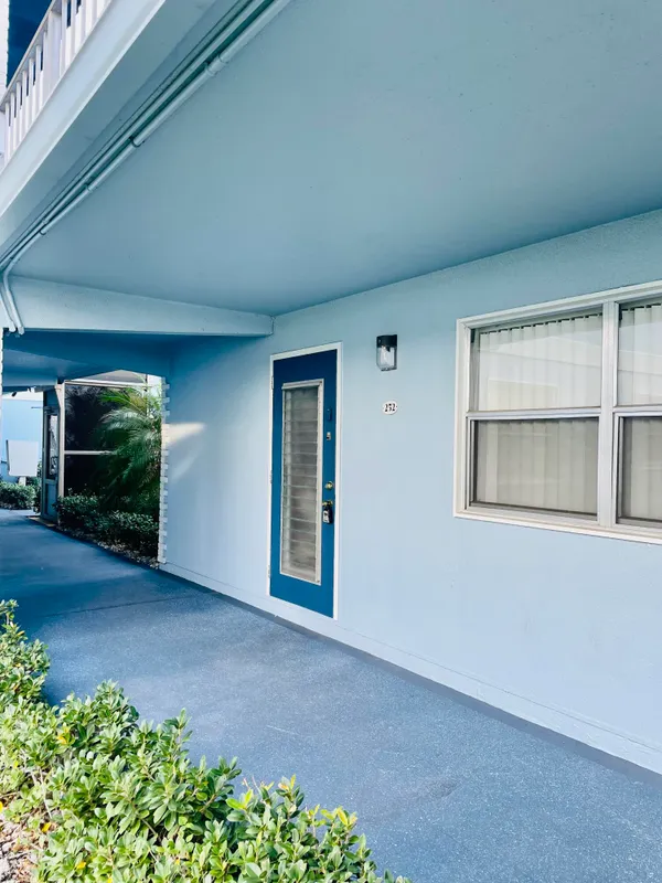 Property Slideshow image 1 of 21 | 252 brittany f f, Delray Beach, FL, 33446