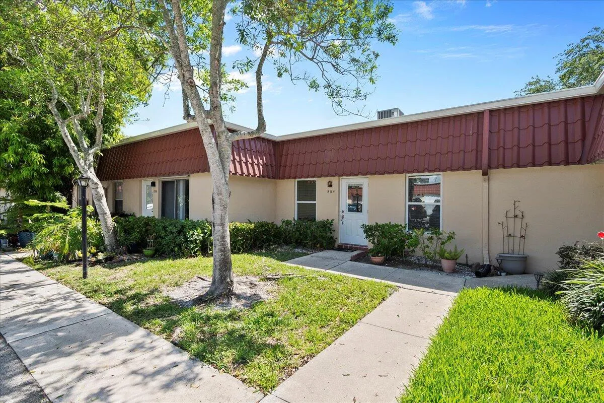 Property Slideshow image 1 of 28 | 884 worcester ln, Lake Worth, FL, 33467