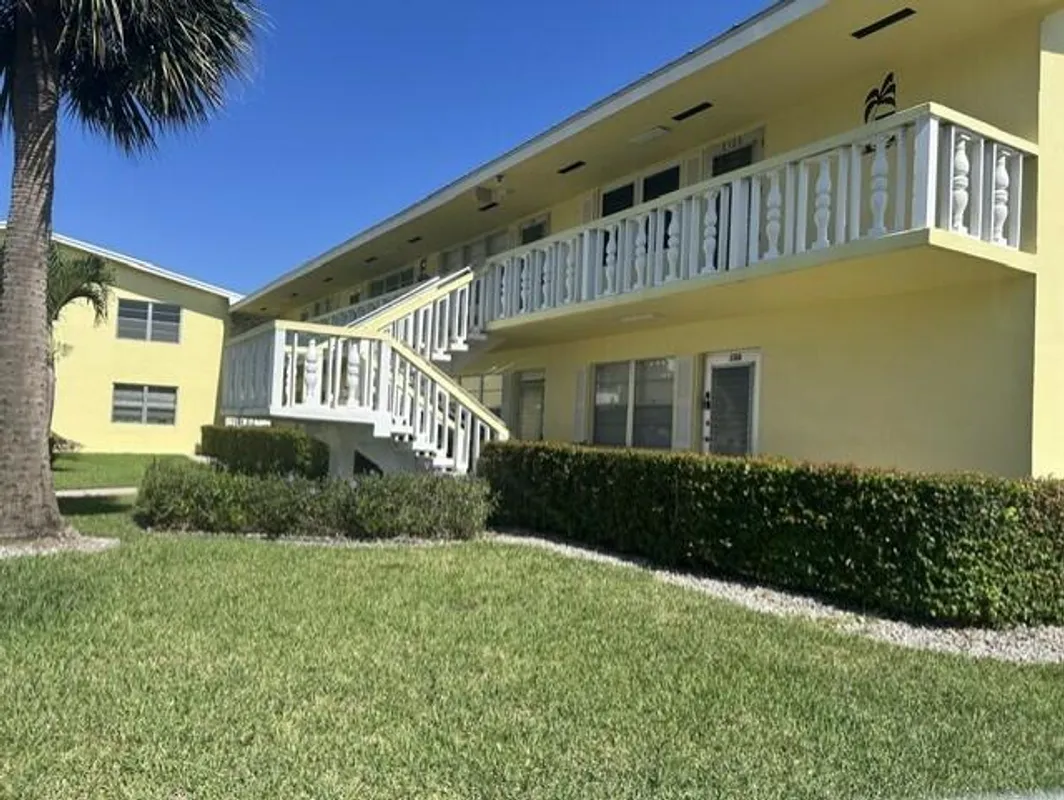 Property Slideshow image 1 of 21 | 105 sheffield e unit e, West Palm Beach, FL, 33417