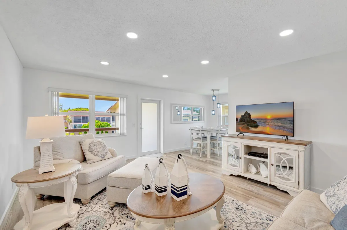 Property Slideshow image 1 of 54 | 229 chatham k, West Palm Beach, FL, 33417