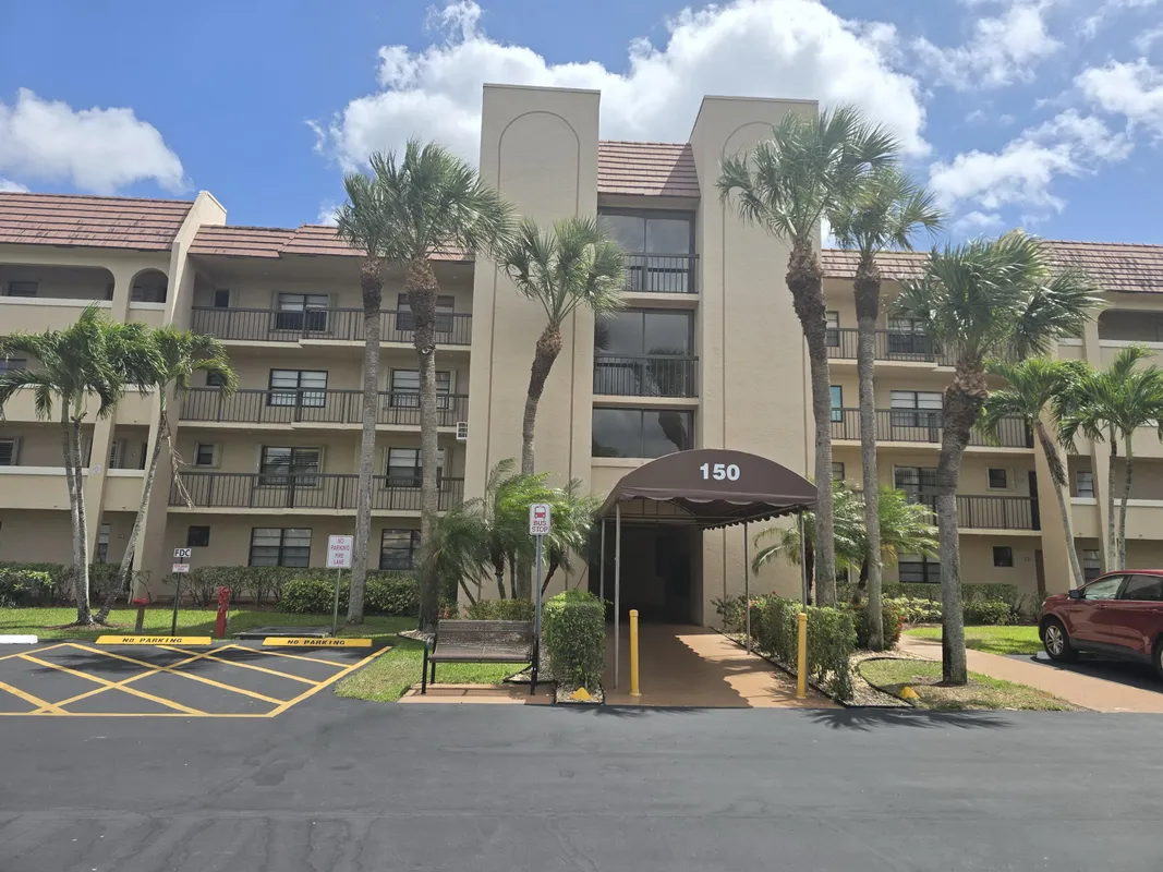 Property Slideshow image 1 of 20 | 150 lake nancy ln apt 222, West Palm Beach, FL, 33411