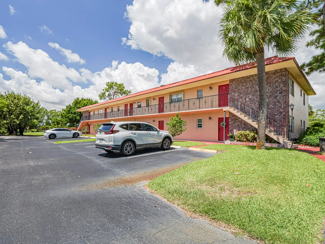 Property Slideshow image 1 of 58 | 1961 sw palm city rd h, Stuart, FL, 34994