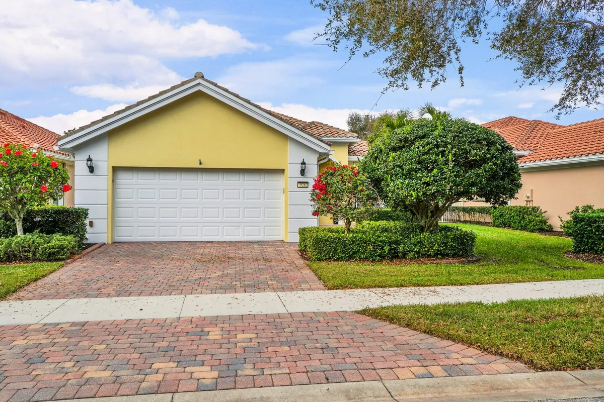 Property Slideshow image 1 of 48 | 5282 eleuthra cir, Vero Beach, FL, 32967