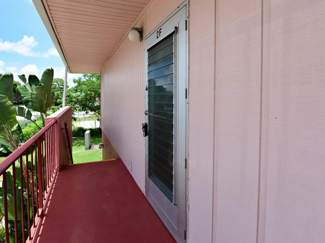Property Slideshow image 1 of 17 | 2 golfs edge f, West Palm Beach, FL, 33417