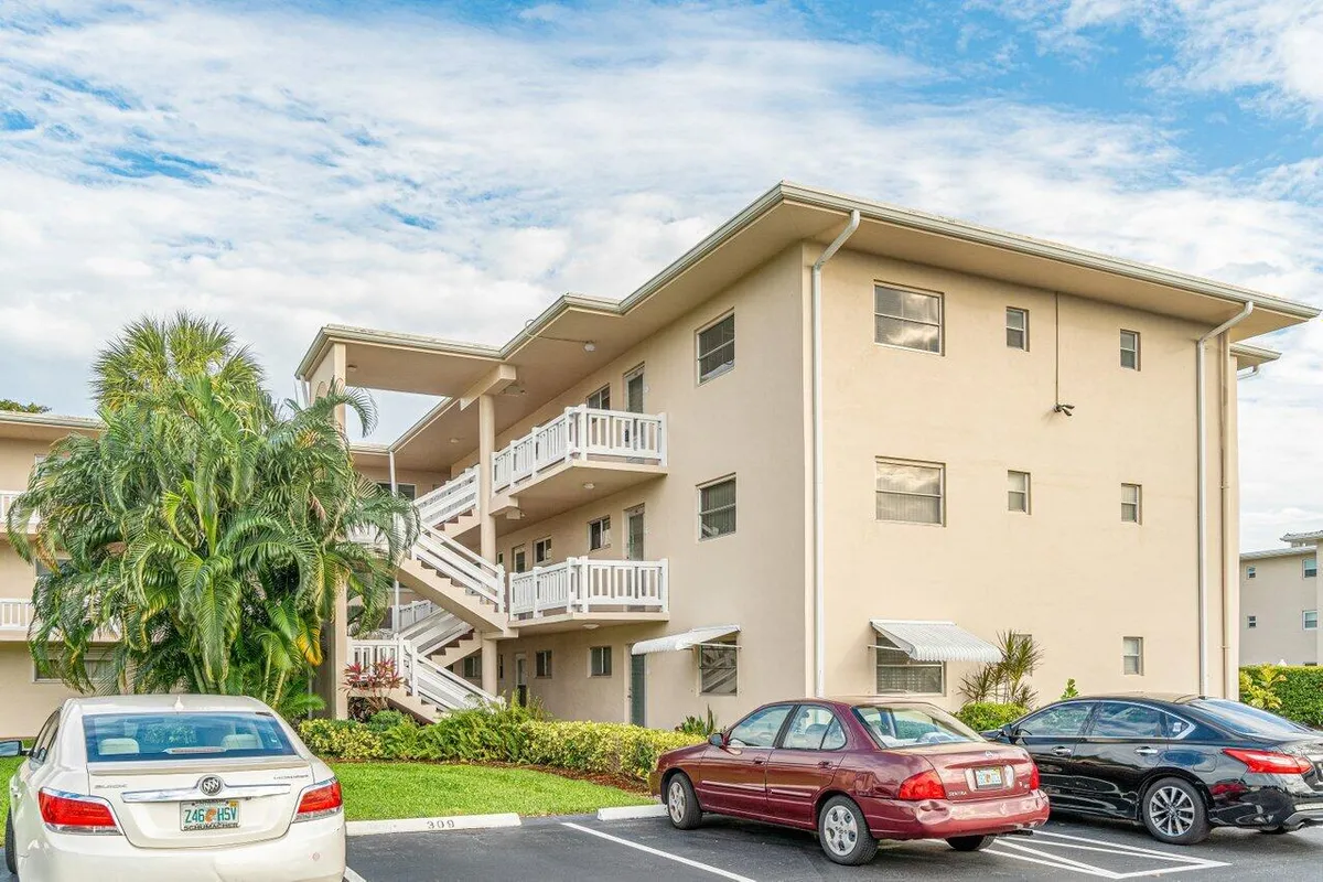Property Slideshow image 1 of 27 | 2855 garden dr 211, Lake Worth, FL, 33461