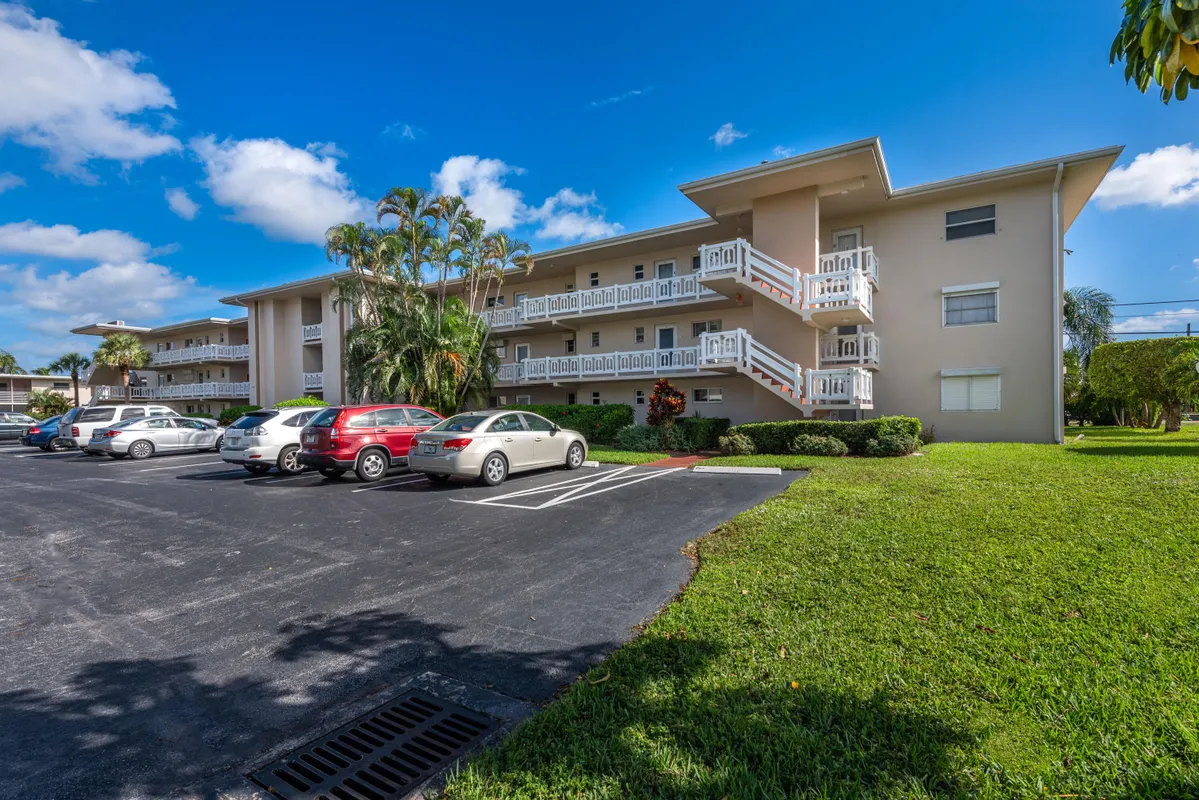 Property Slideshow image 1 of 13 | 2991 garden dr 106, Lake Worth, FL, 33461