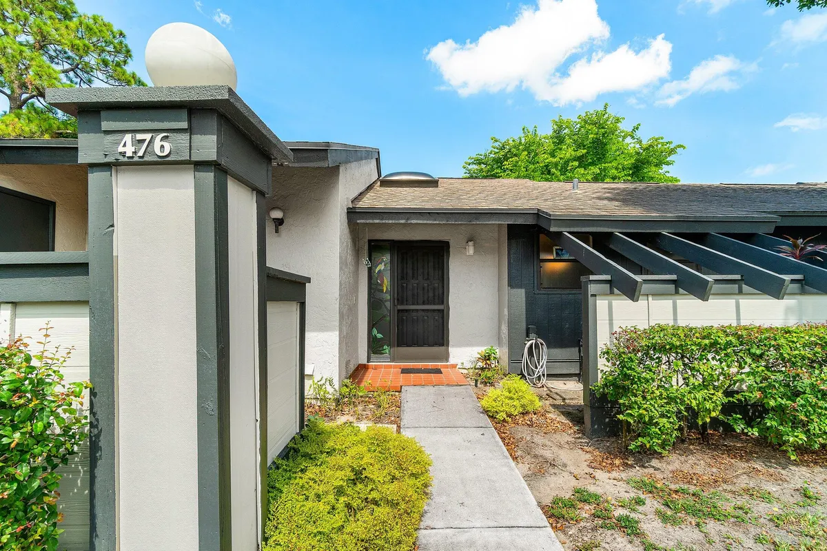 Property Slideshow image 1 of 28 | 476 lynbrook ct, Royal Palm Beach, FL, 33411