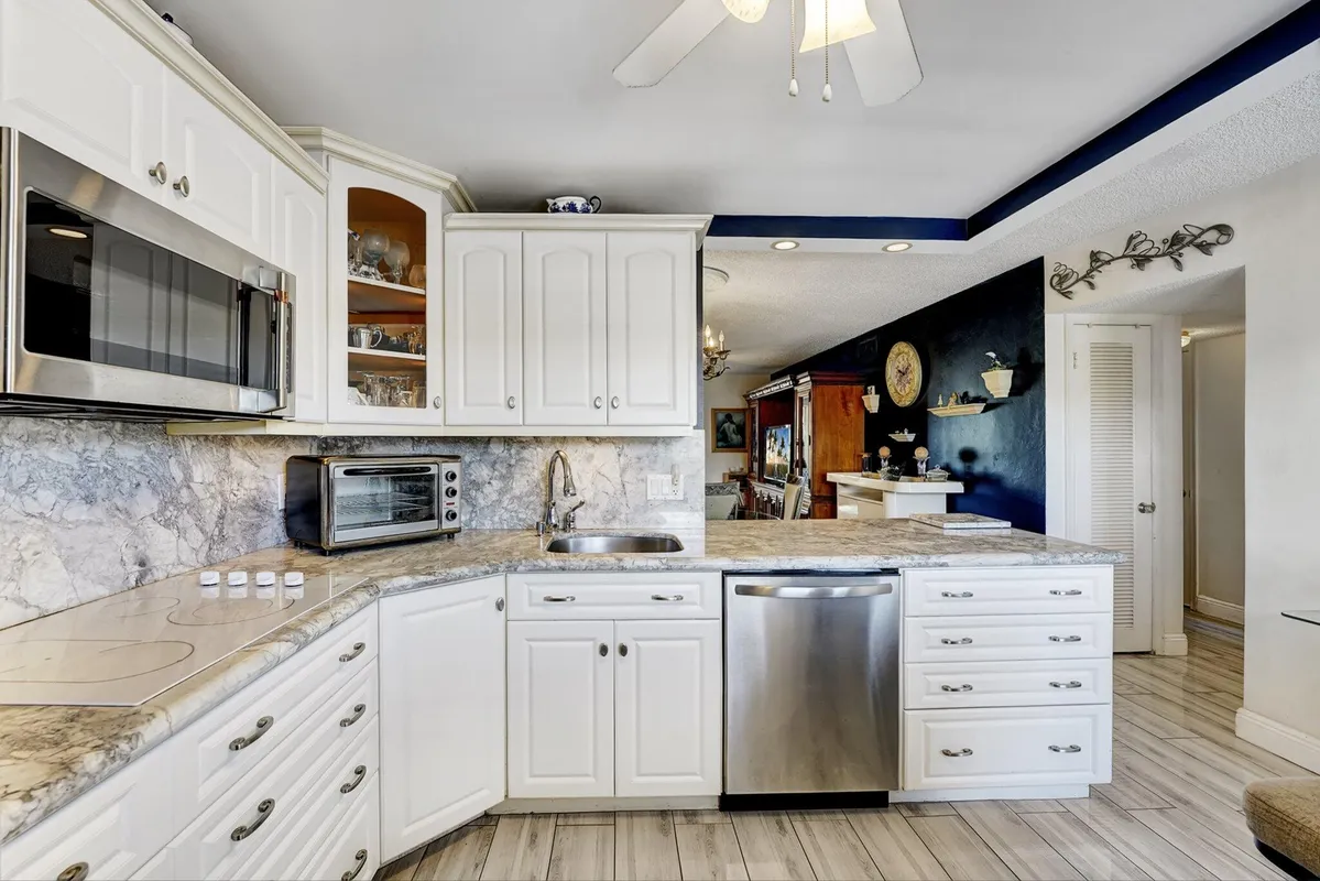 Property Slideshow image 1 of 28 | 2615 ne 1st ct 204, Boynton Beach, FL, 33435