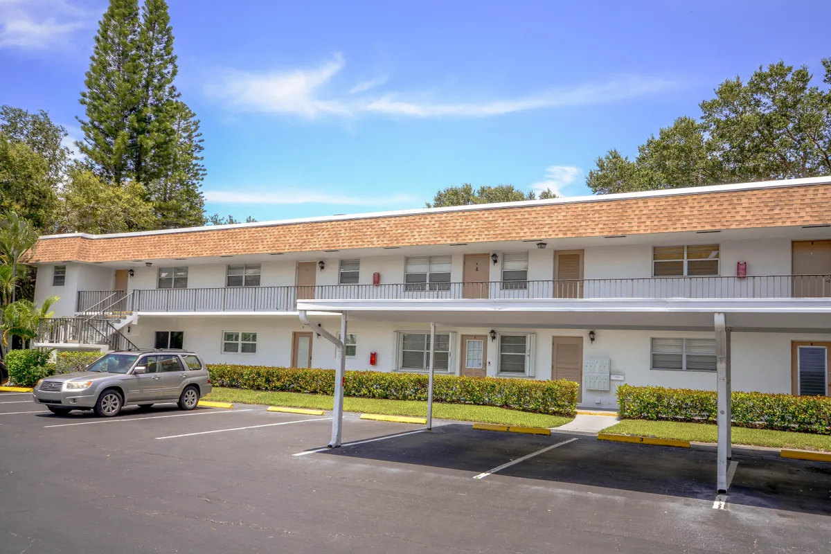 Property Slideshow image 1 of 28 | 2950 se ocean blvd 1-7, Stuart, FL, 34996