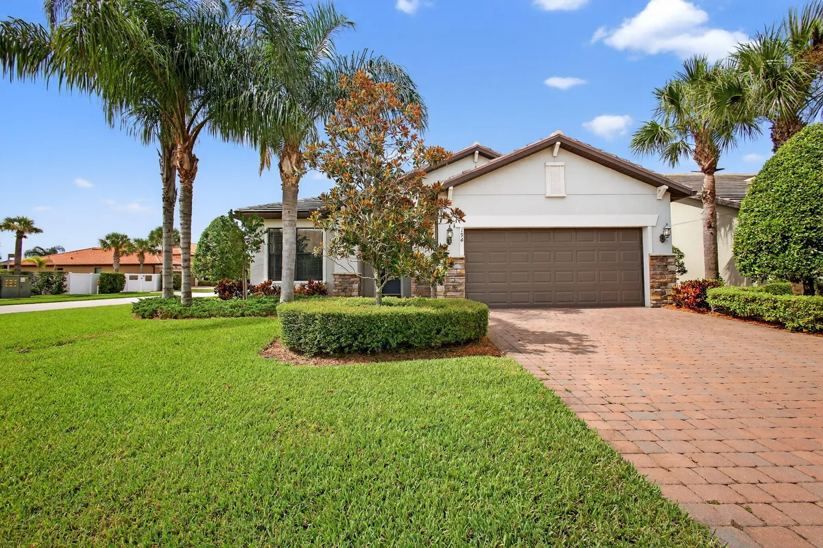 Property Slideshow image 1 of 77 | 194 se courances dr, Port Saint Lucie, FL, 34984