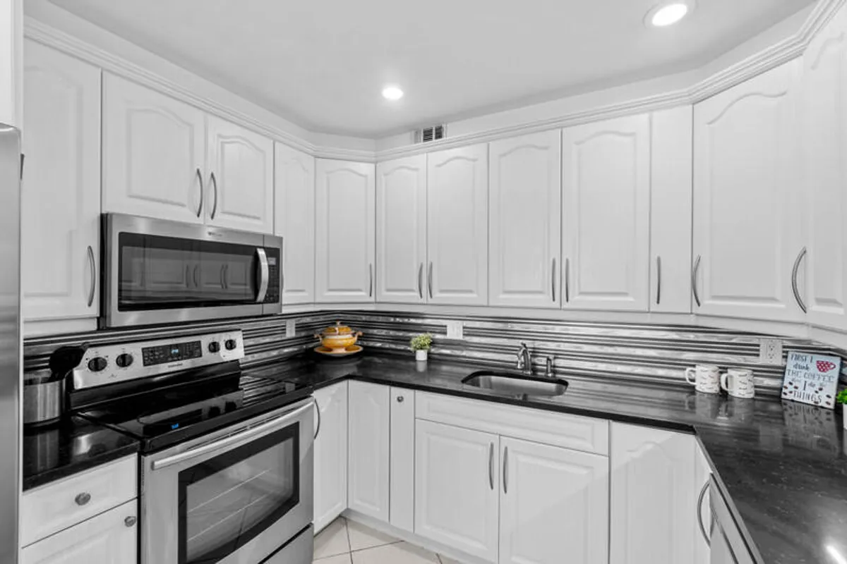 Property Slideshow image 1 of 16 | 4013 yarmouth a, Boca Raton, FL, 33434