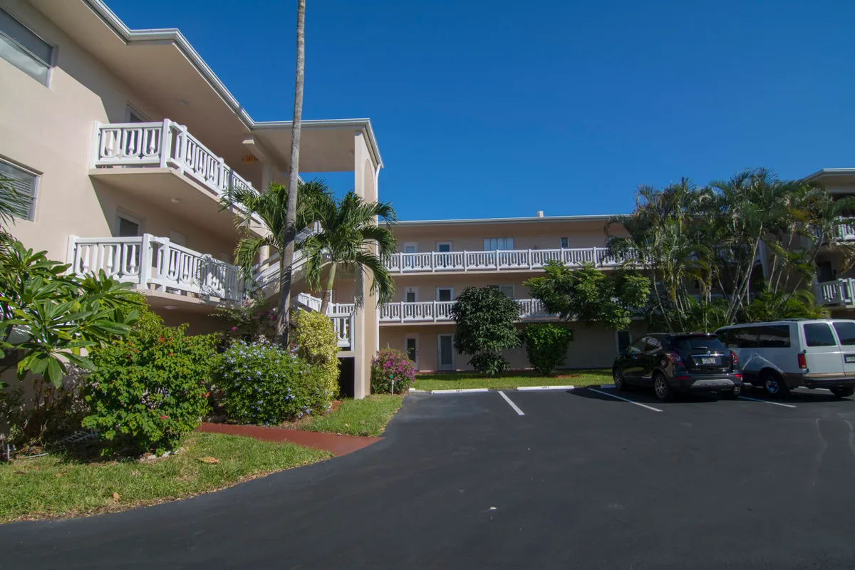 Property Slideshow image 1 of 29 | 2615 garden dr n apt 308, Lake Worth, FL, 33461
