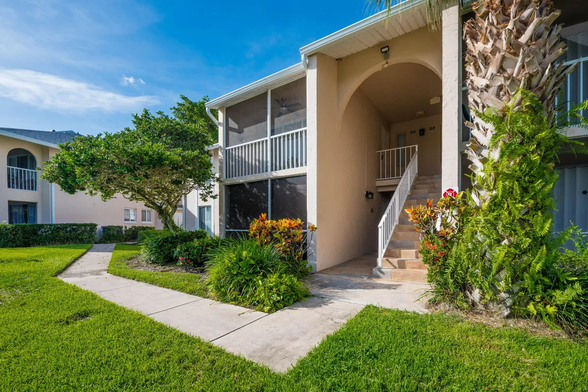 Property Slideshow image 1 of 28 | 13870 oneida dr h2, Delray Beach, FL, 33446