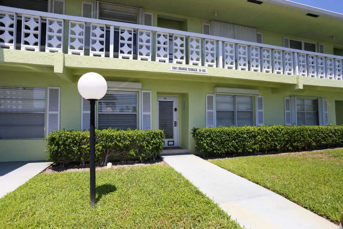 Property Slideshow image 1 of 26 | 1041 orange ter 102, Delray Beach, FL, 33445