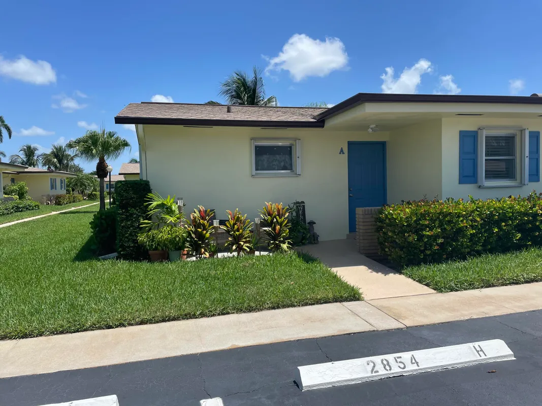 Property Slideshow image 1 of 21 | 2864 crosley dr a, West Palm Beach, FL, 33415