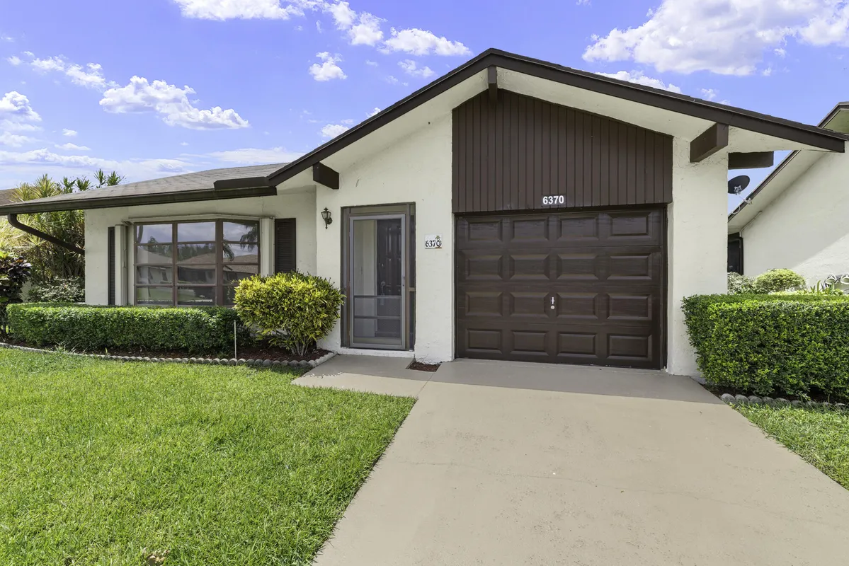 Property Slideshow image 1 of 39 | 6370 lakemont cir, Greenacres, FL, 33463