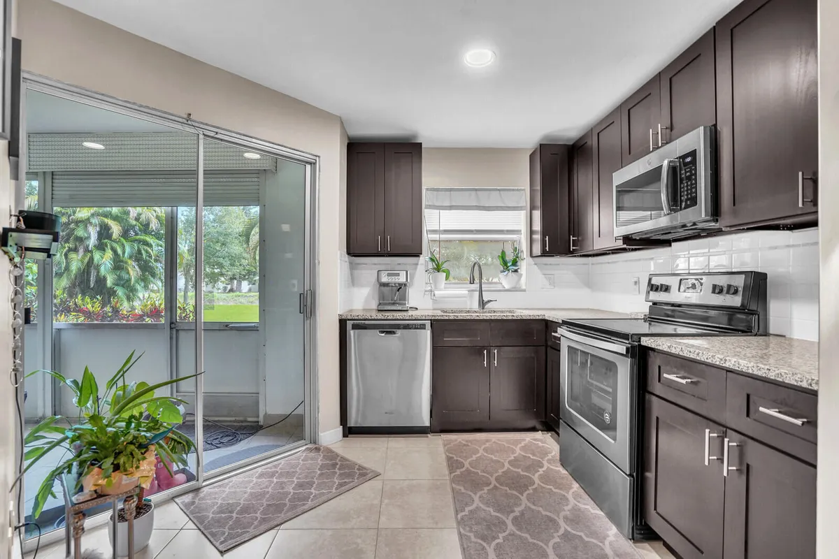 Property Slideshow image 1 of 15 | 3524 via poinciana apt 102, Lake Worth, FL, 33467