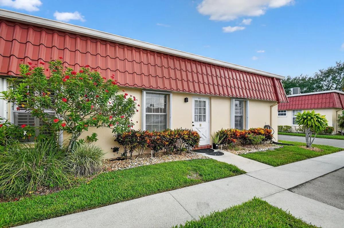 Property Slideshow image 1 of 26 | 522 franconia cir a, Lake Worth, FL, 33467