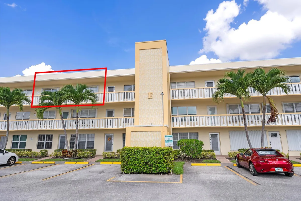Property Slideshow image 1 of 20 | 306 wellington e unit e, West Palm Beach, FL, 33417