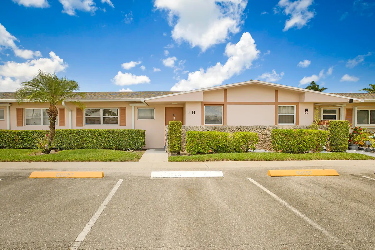 Property Slideshow image 1 of 29 | 2703 dudley dr h, West Palm Beach, FL, 33415