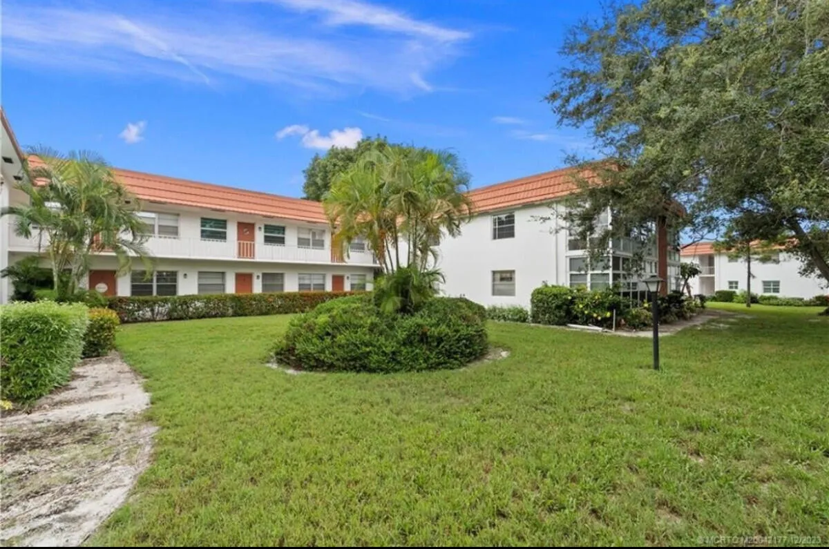 Property Slideshow image 1 of 6 | 2600 se ocean blvd b7, Stuart, FL, 34996