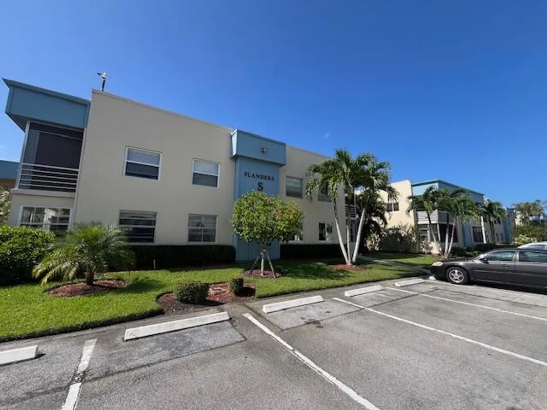 Property Slideshow image 1 of 17 | 897 flanders s # 897, Delray Beach, FL, 33484