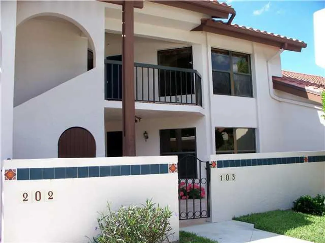Property Slideshow image 1 of 30 | 6070 se martinique dr 103, Stuart, FL, 34997