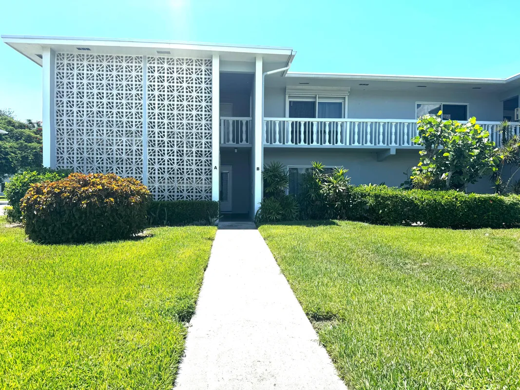 Property Slideshow image 1 of 14 | 310 north blvd apt 2a, Boynton Beach, FL, 33435
