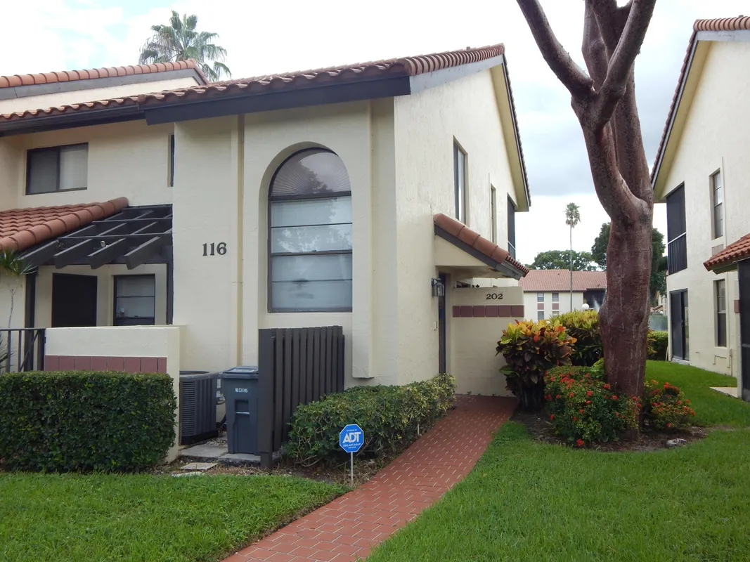 Property Slideshow image 1 of 25 | 10279 n circle lake dr 202, Boynton Beach, FL, 33437