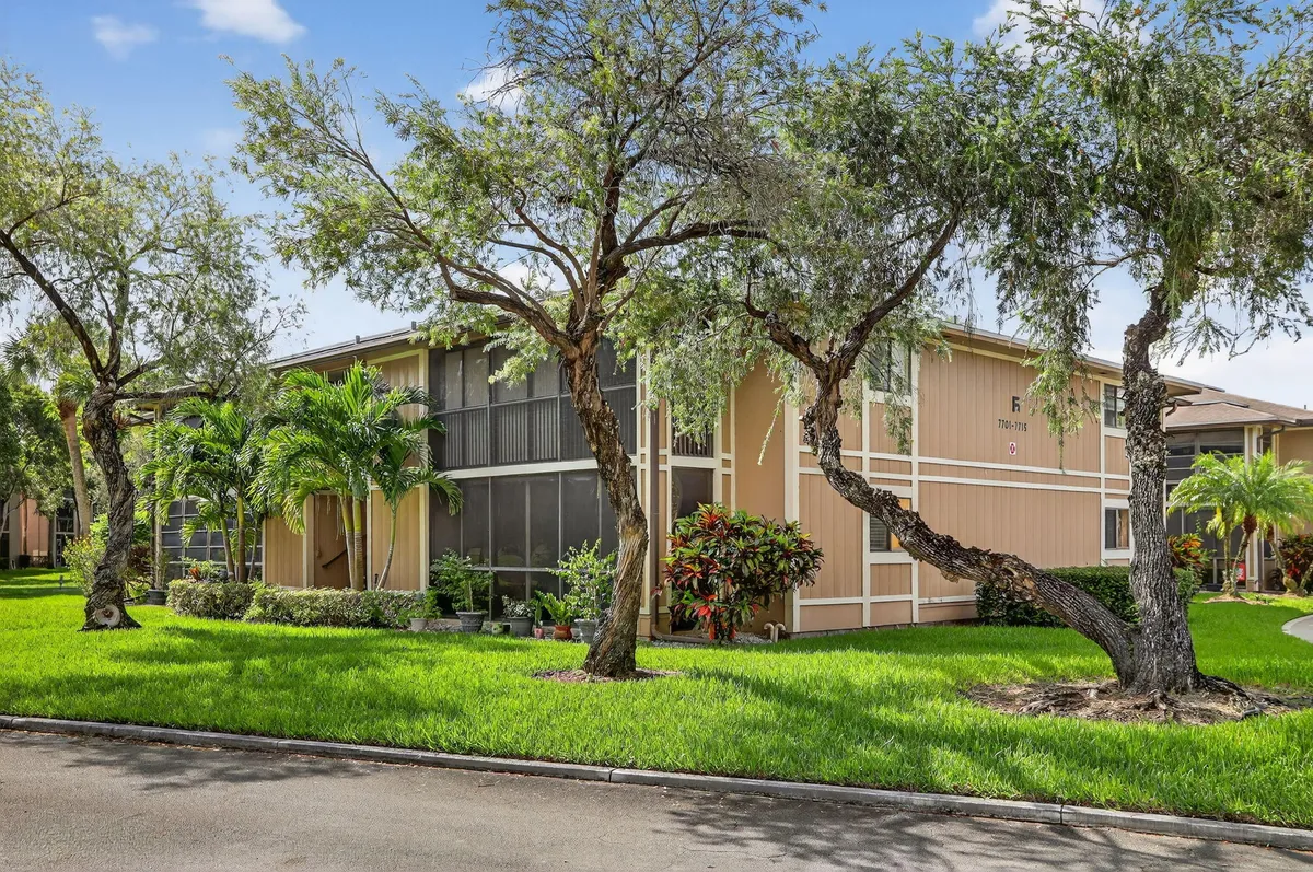 Property Slideshow image 1 of 42 | 7711 ashmont cir # 215, Tamarac, FL, 33321
