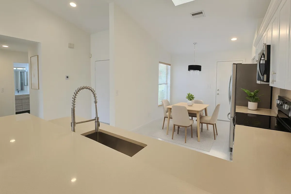 Property Slideshow image 1 of 25 | 5622 royal lake cir, Boynton Beach, FL, 33437