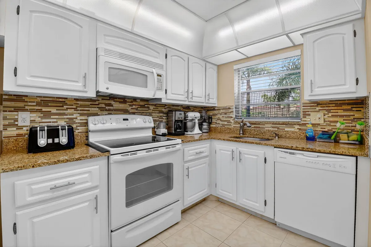 Property Slideshow image 1 of 46 | 3810 via poinciana apt 206, Lake Worth, FL, 33467
