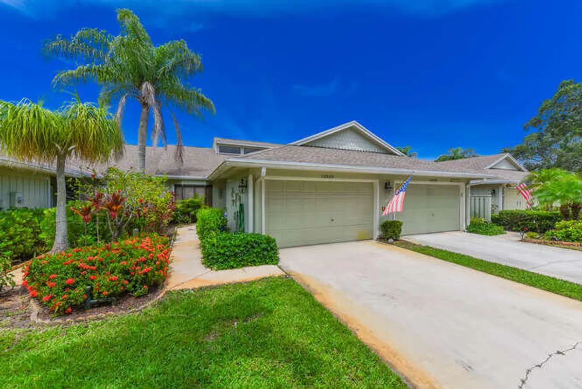 Property Slideshow image 1 of 41 | 12929 se berwick ct, Hobe Sound, FL, 33455