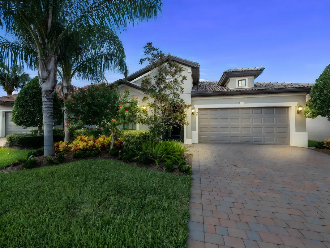 Property Slideshow image 1 of 40 | 564 se monet dr, Port Saint Lucie, FL, 34984