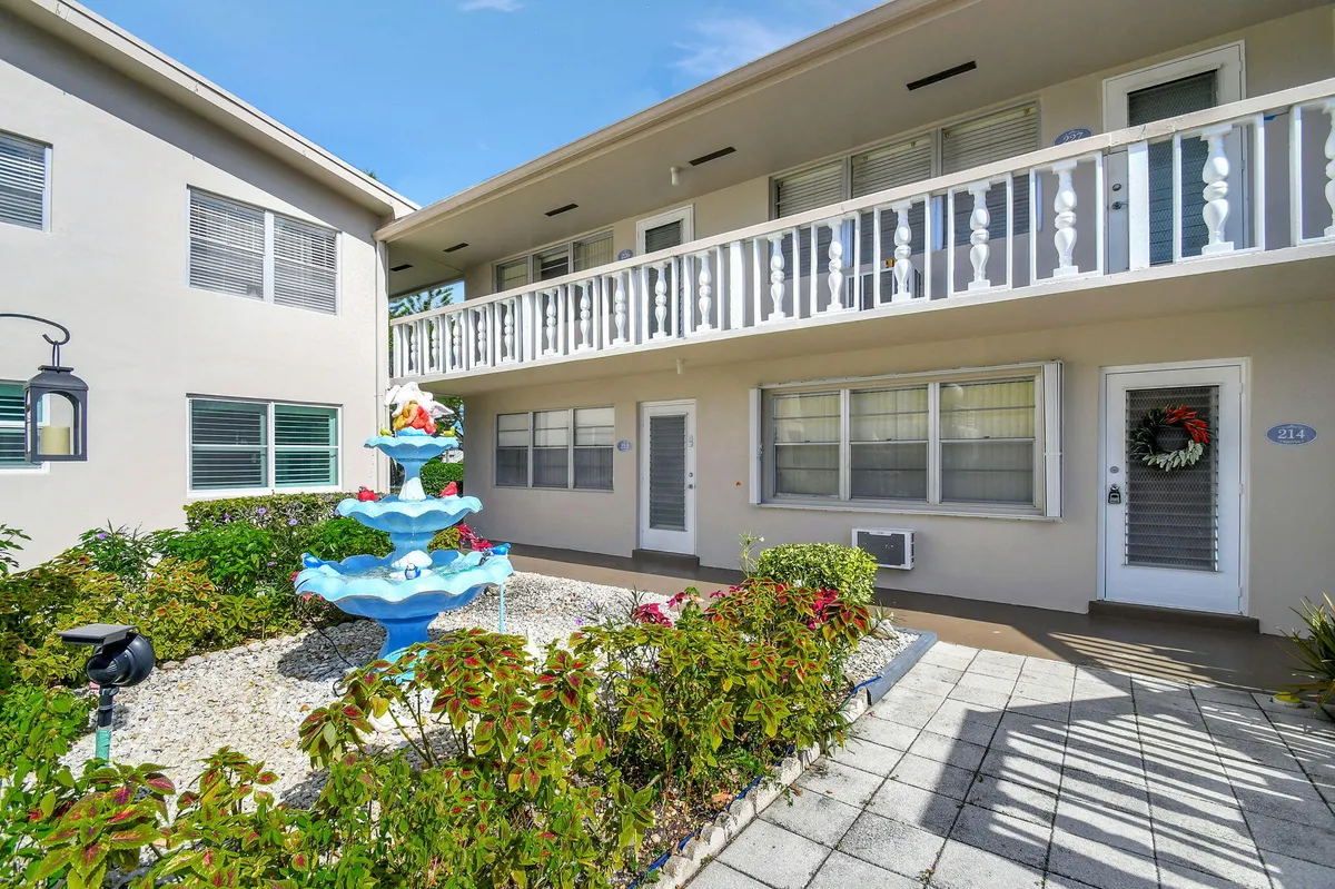 Property Slideshow image 1 of 33 | 226 andover i, West Palm Beach, FL, 33417