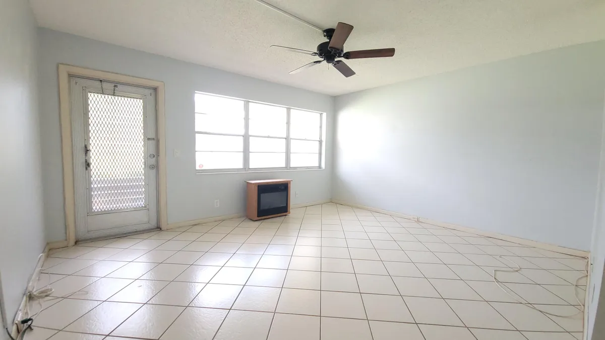 Property Slideshow image 1 of 36 | 215 canterbury j, West Palm Beach, FL, 33417